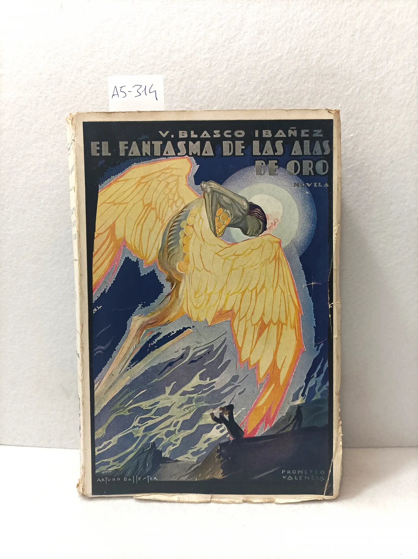 El fantasma de las alas de oro.