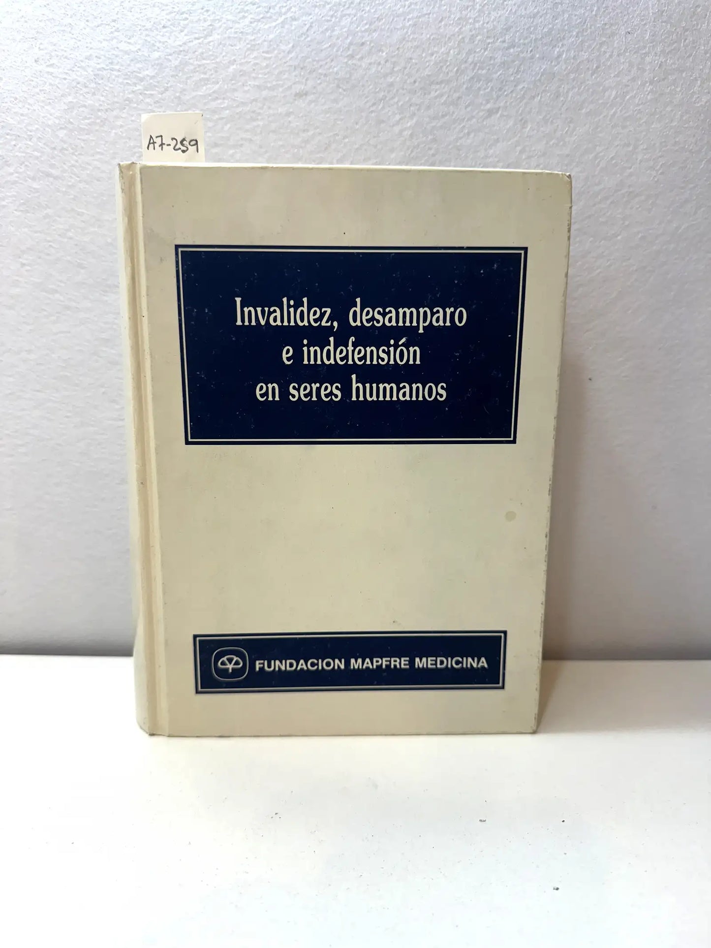 Invalidez, desamparo e indefensión en seres humanos.