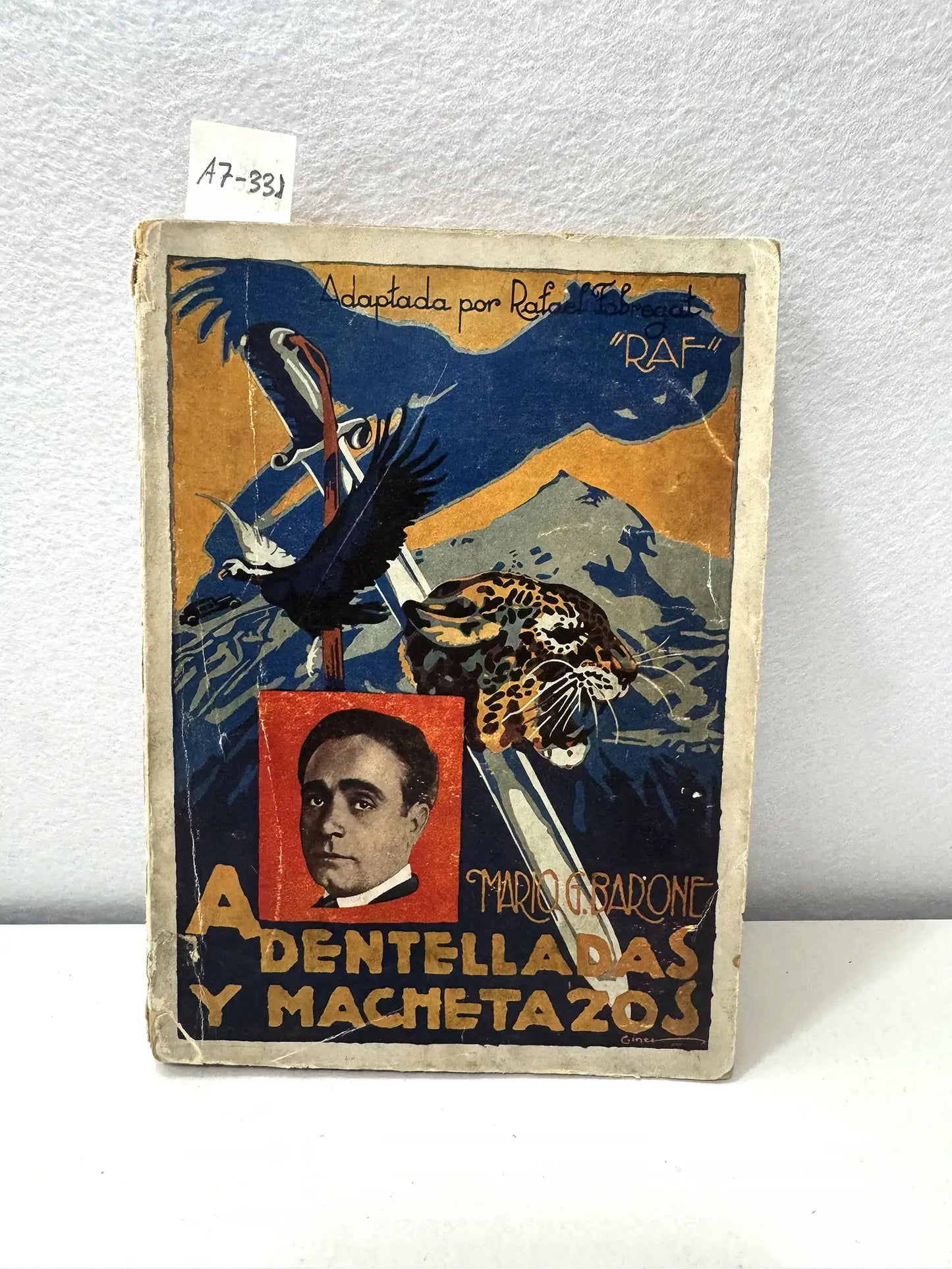 A dentelladas y machetazos.