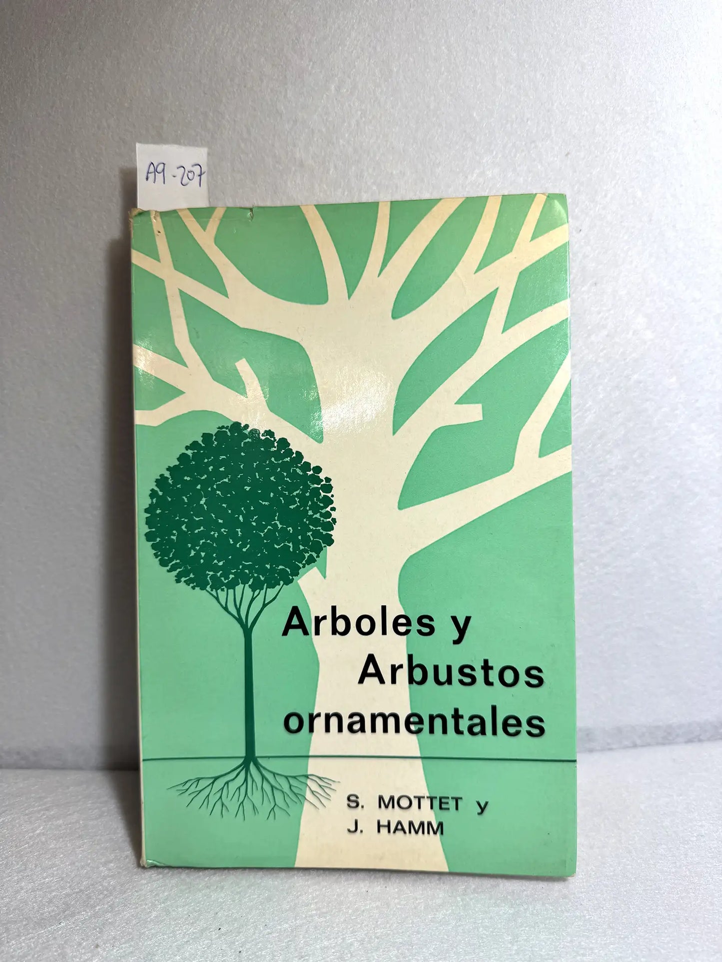 Árboles y arbustos ornamentales.