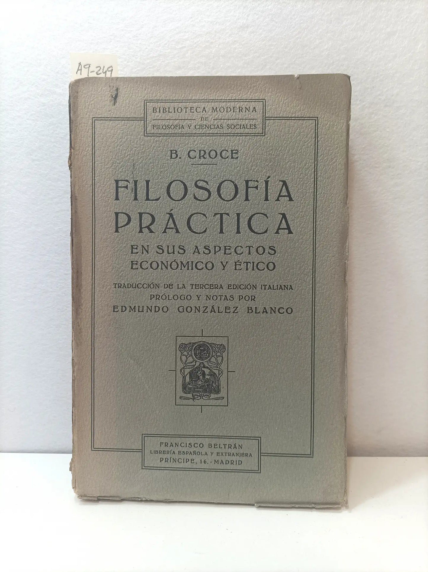 Filosofía práctica en sus aspectos económico y ético.