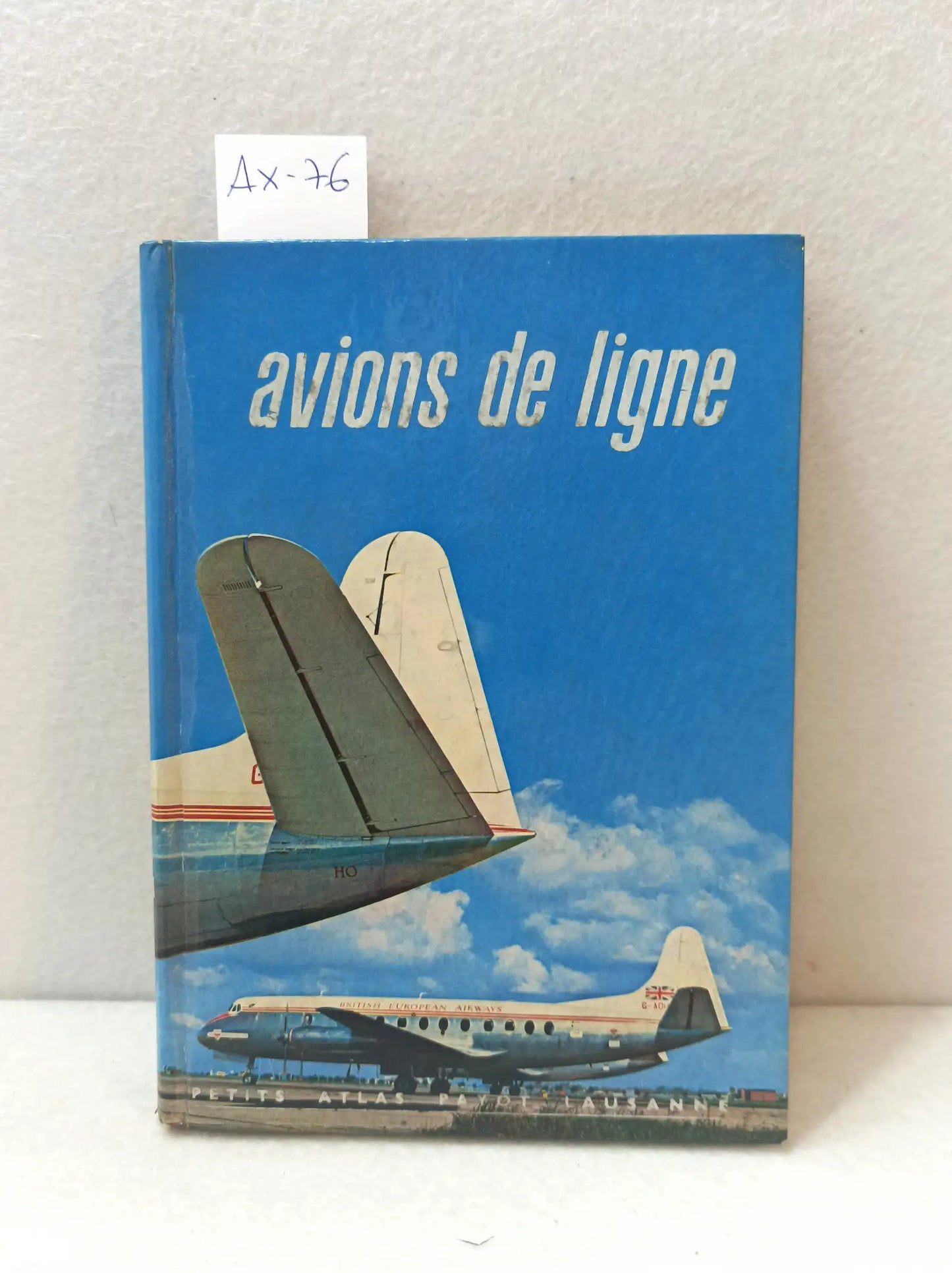 Avions de ligne et trafic aérien.