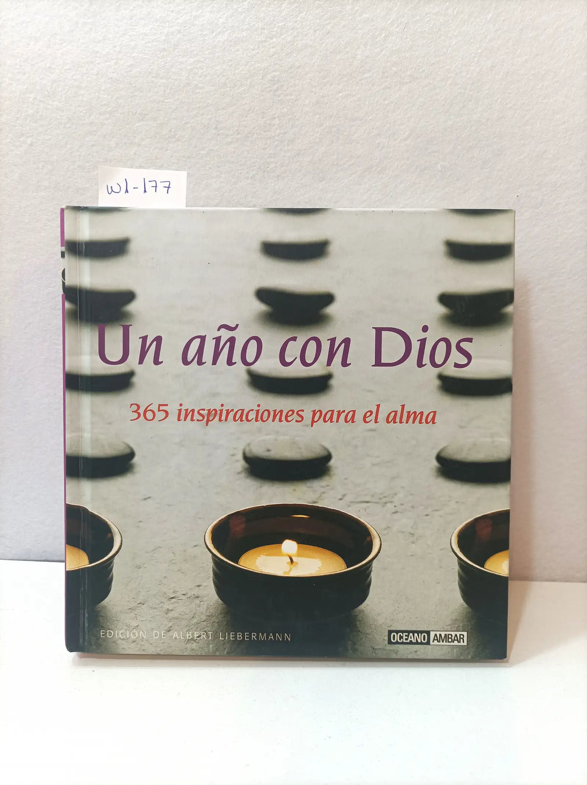 Un año con Dios. 365 inspiraciones para el alma. — Azar Libros