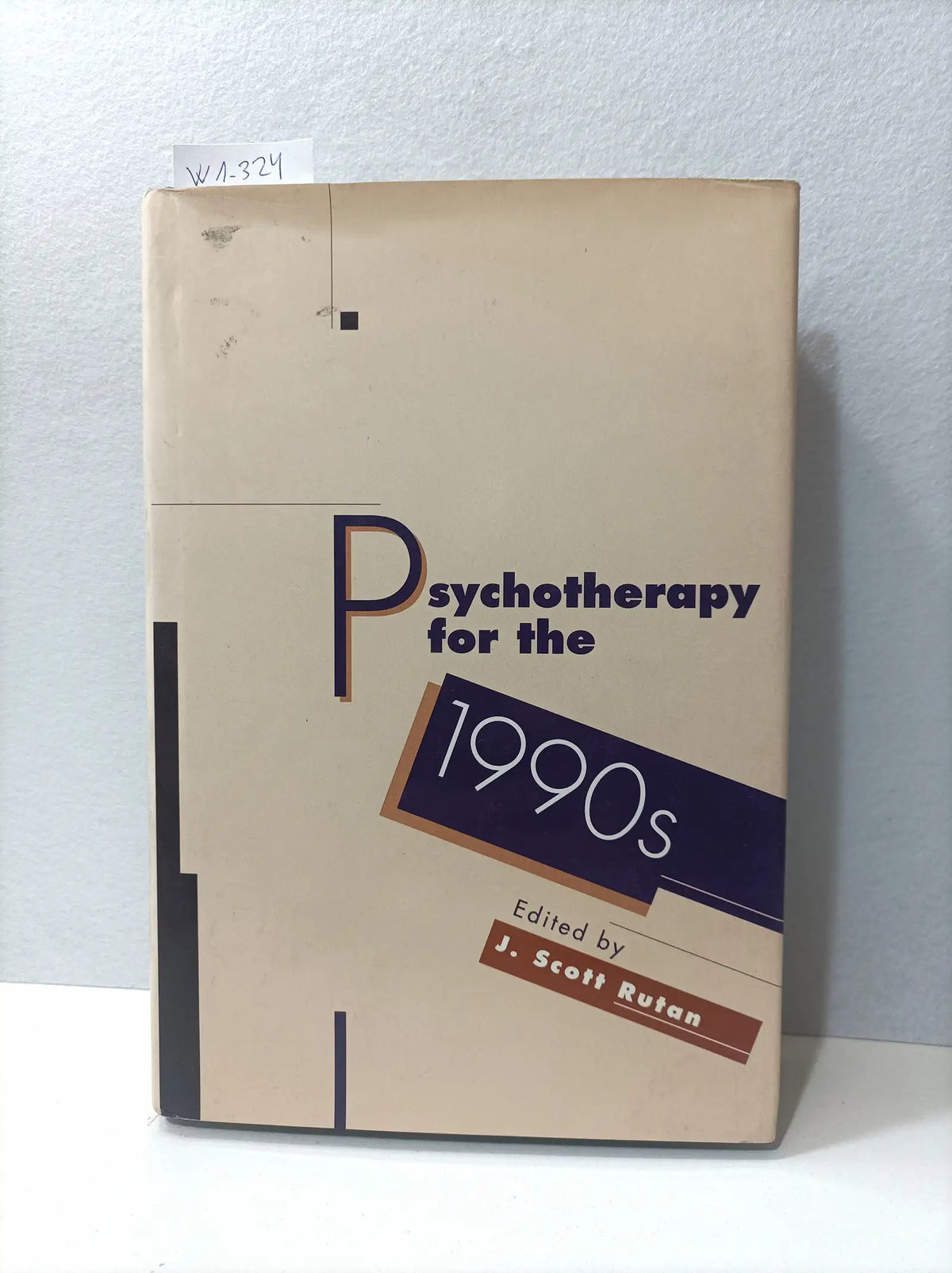 Psychotherapy for the 1990s. — RUTAN, J. Scott.