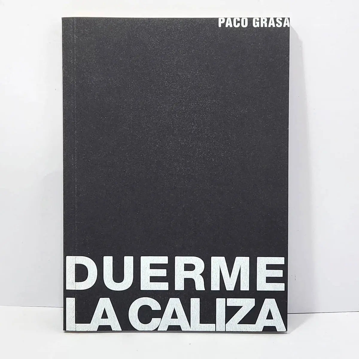 Duerme la caliza.