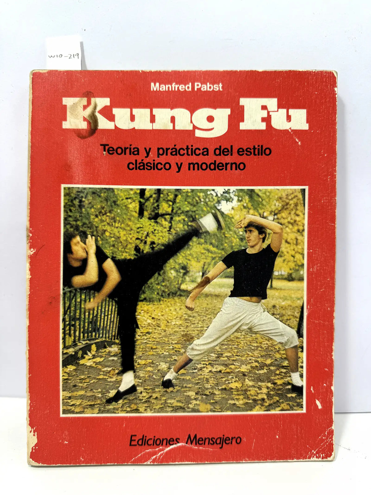 Kung Fu. Teoría y práctica del estilo clásico y moderno, — PABST, Manfred.