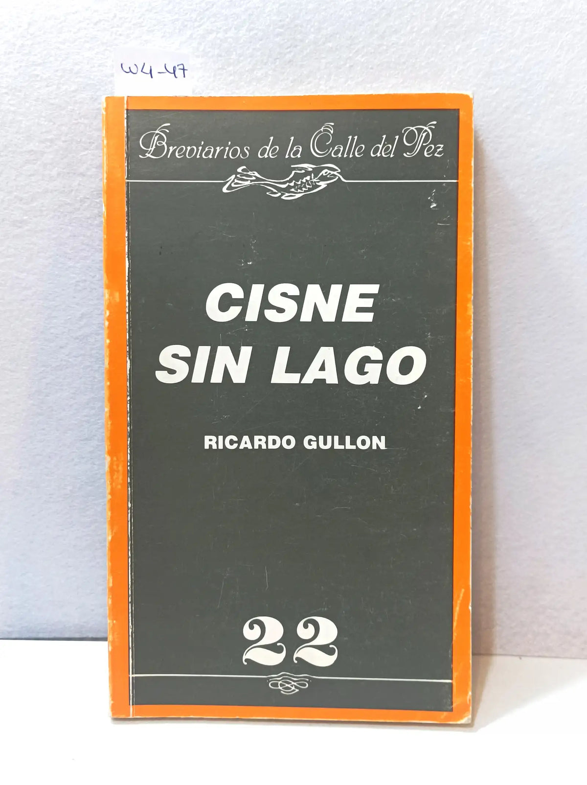 Cisne sin lago. — GULLON, Ricardo.