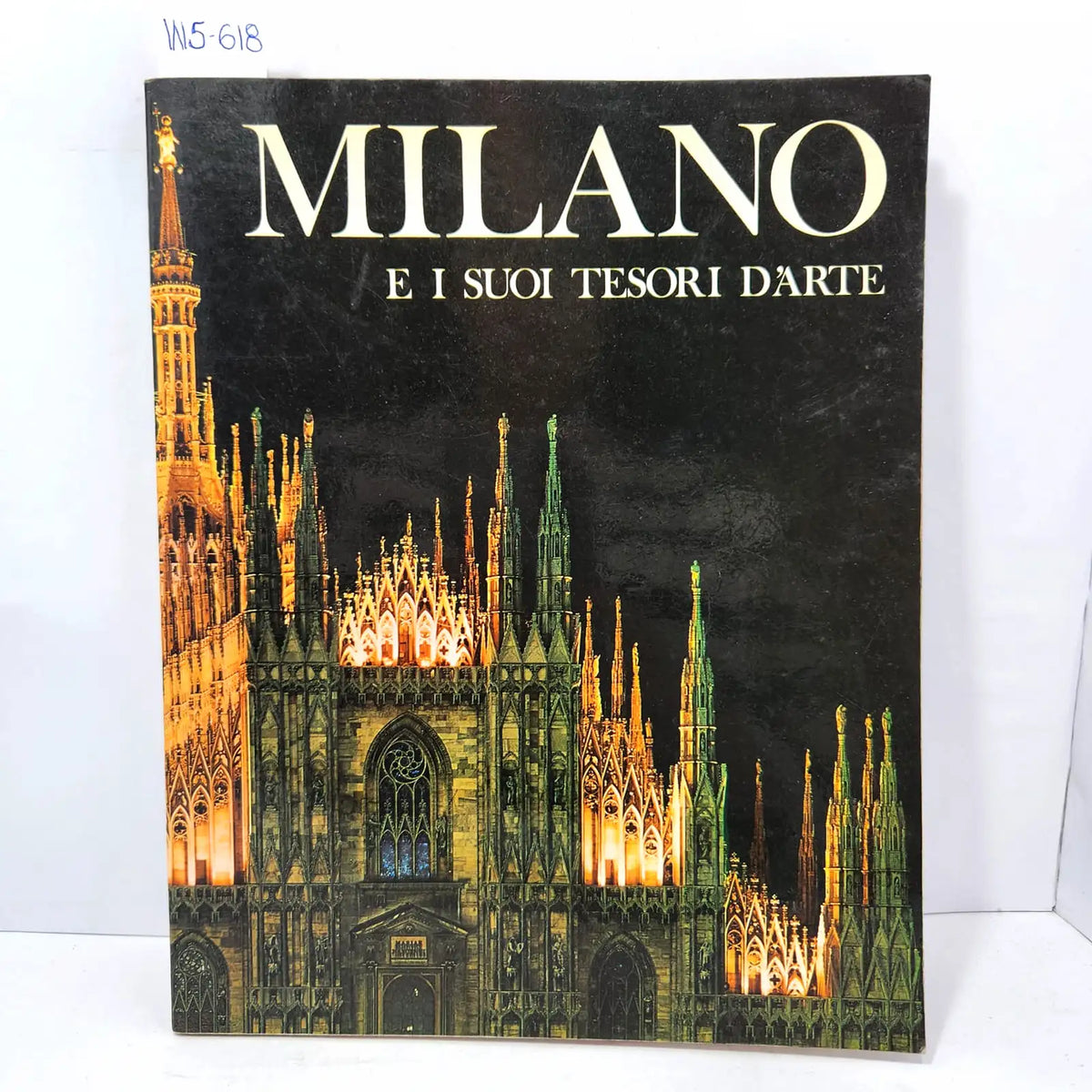 Milano. E i suoi tesori d'arte. Edición cuatrilingüe. — Azar Libros