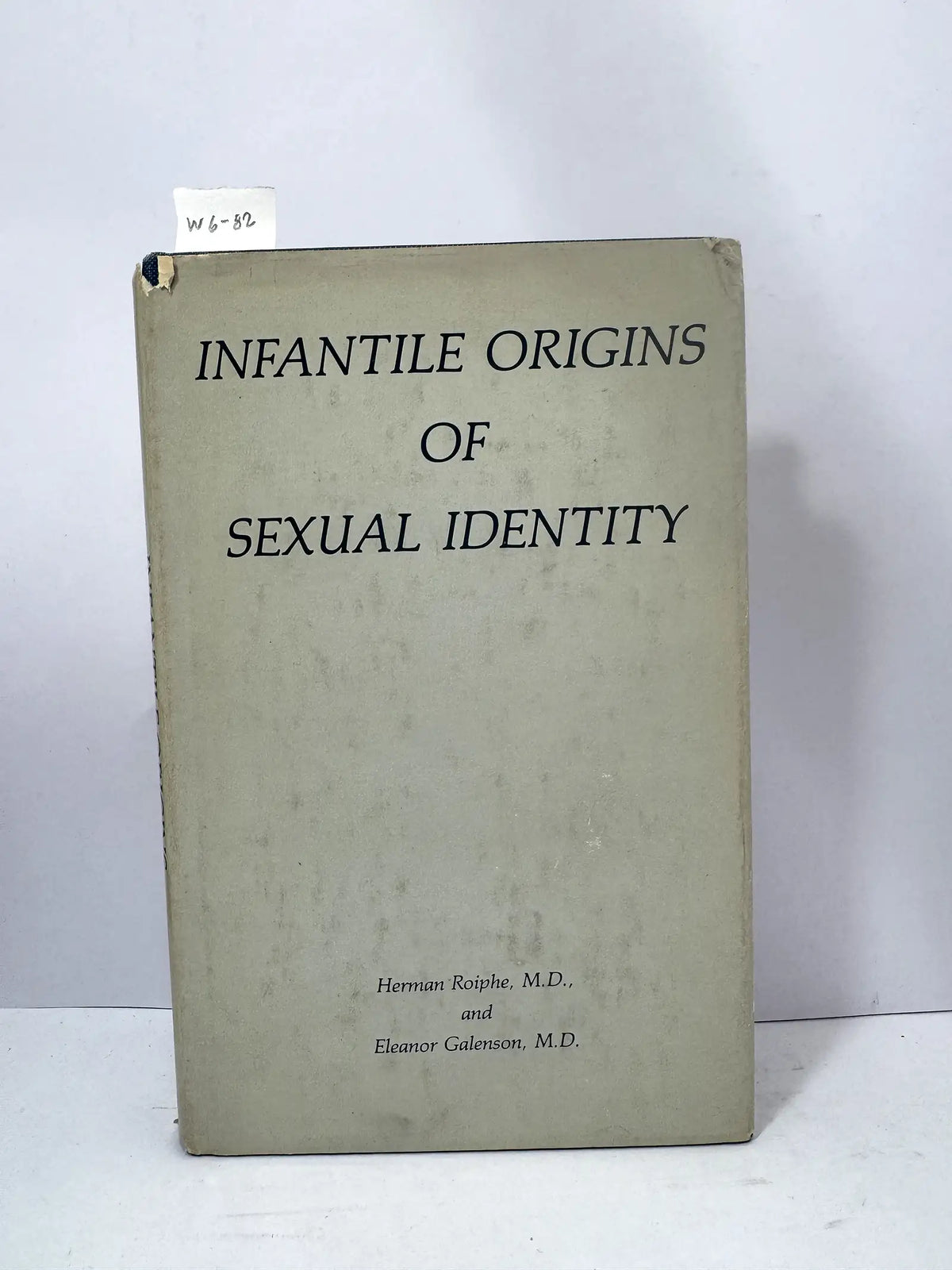 Infantile origins of sexual identity. — ROIPHE, Herman; GALENSON, Eleanor.