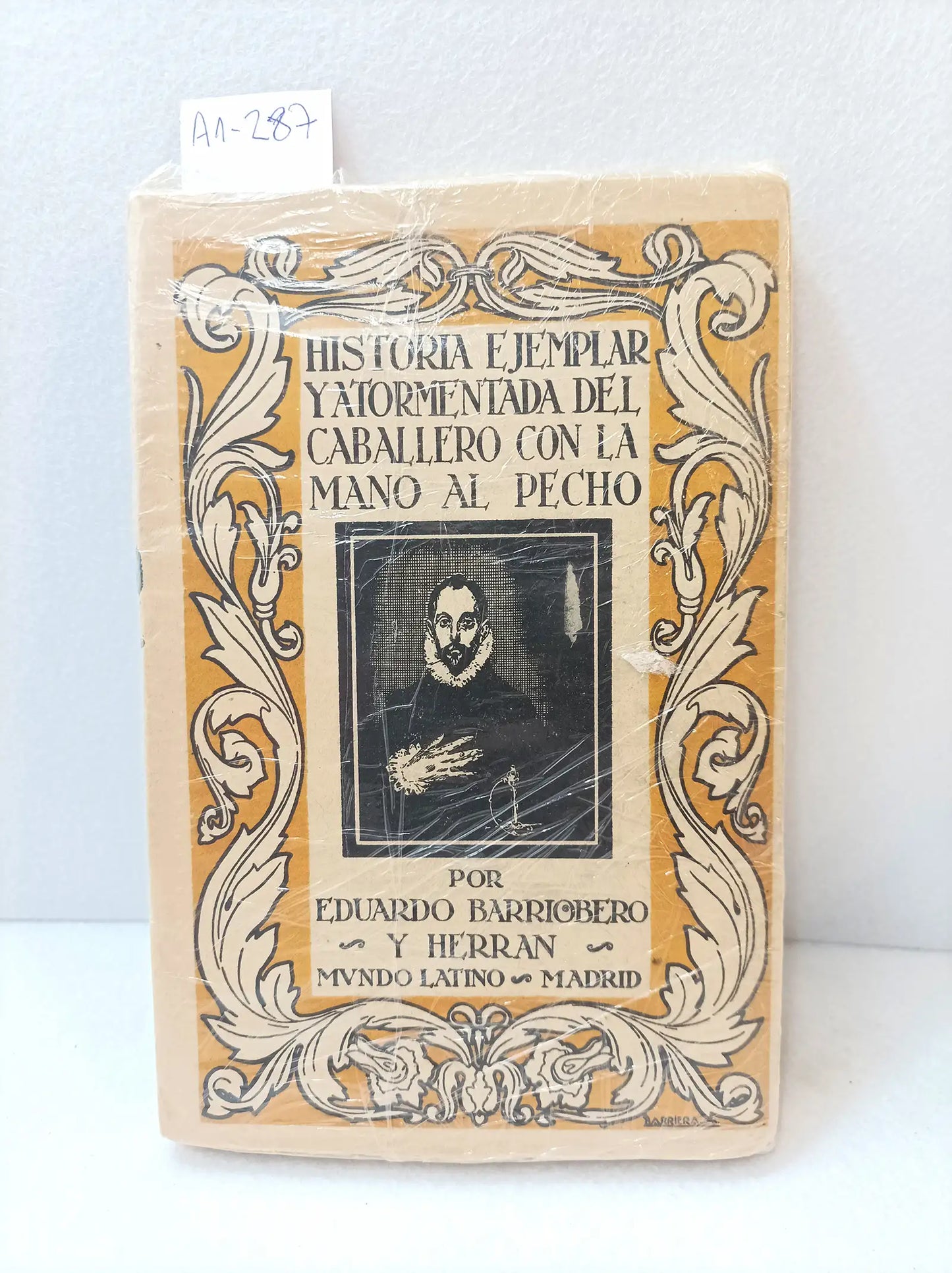 Historia ejemplar y atormentada del caballero con la mano al pecho.
