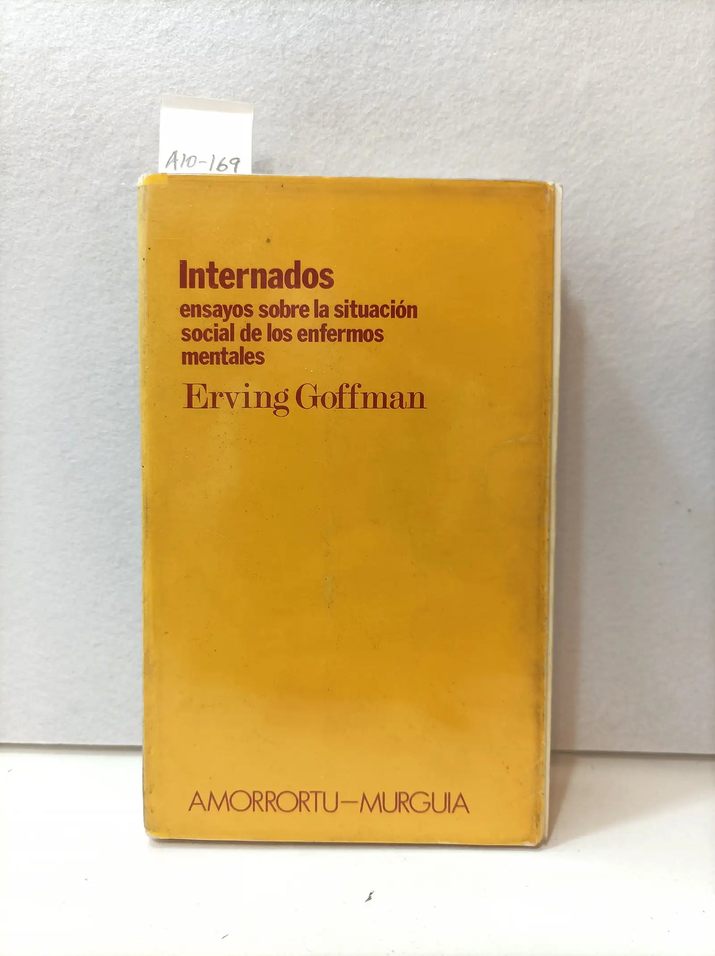 Internados. Ensayos sobre la situación social de los enfermos mentales.