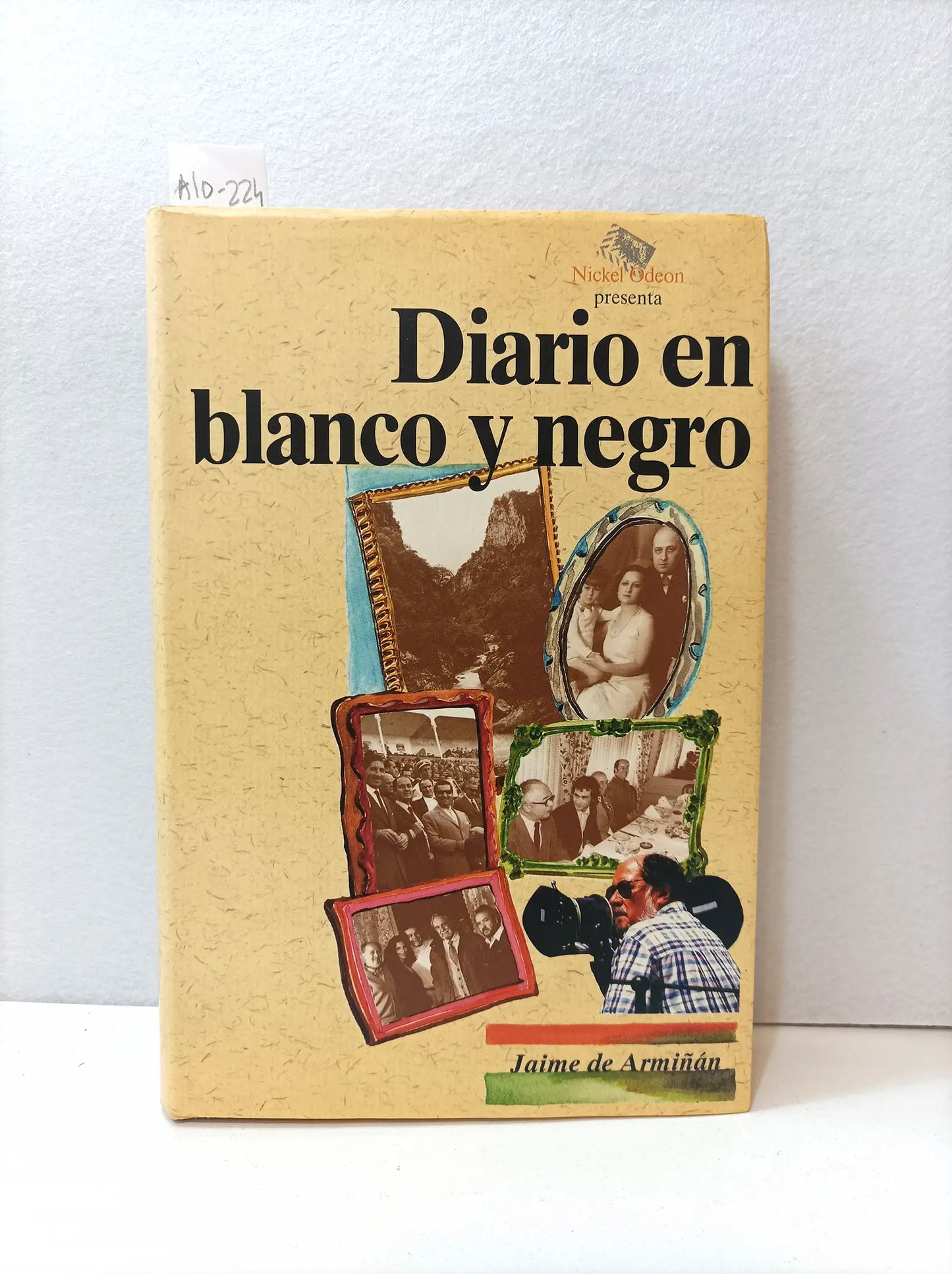 Diario en blanco y negro.