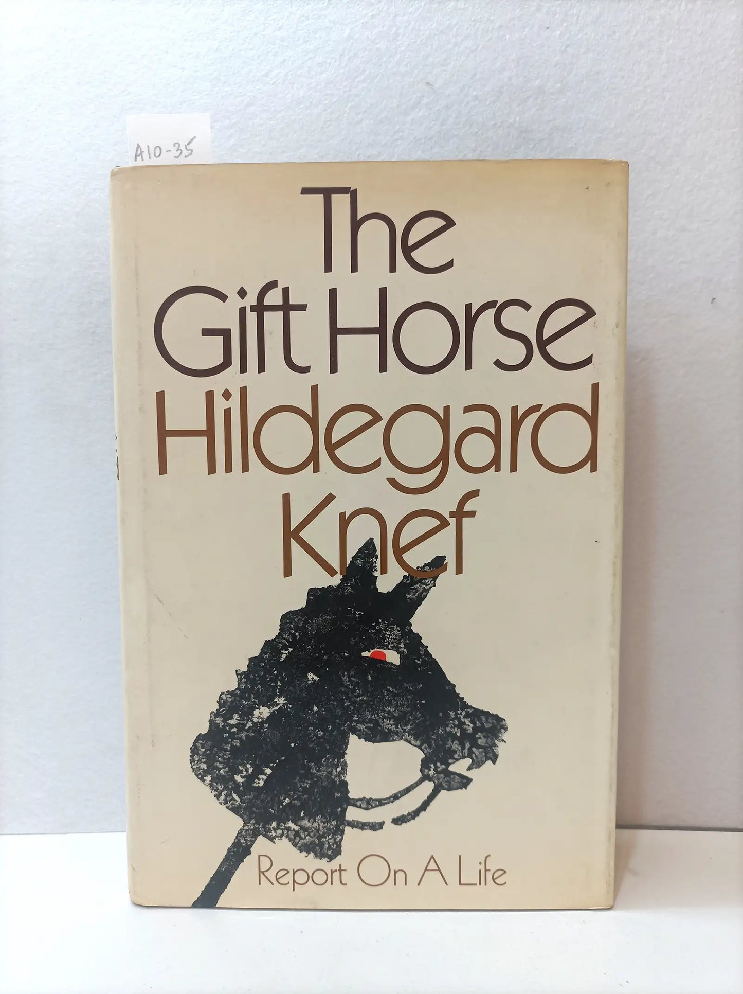 The gift forse. (Report on a life).