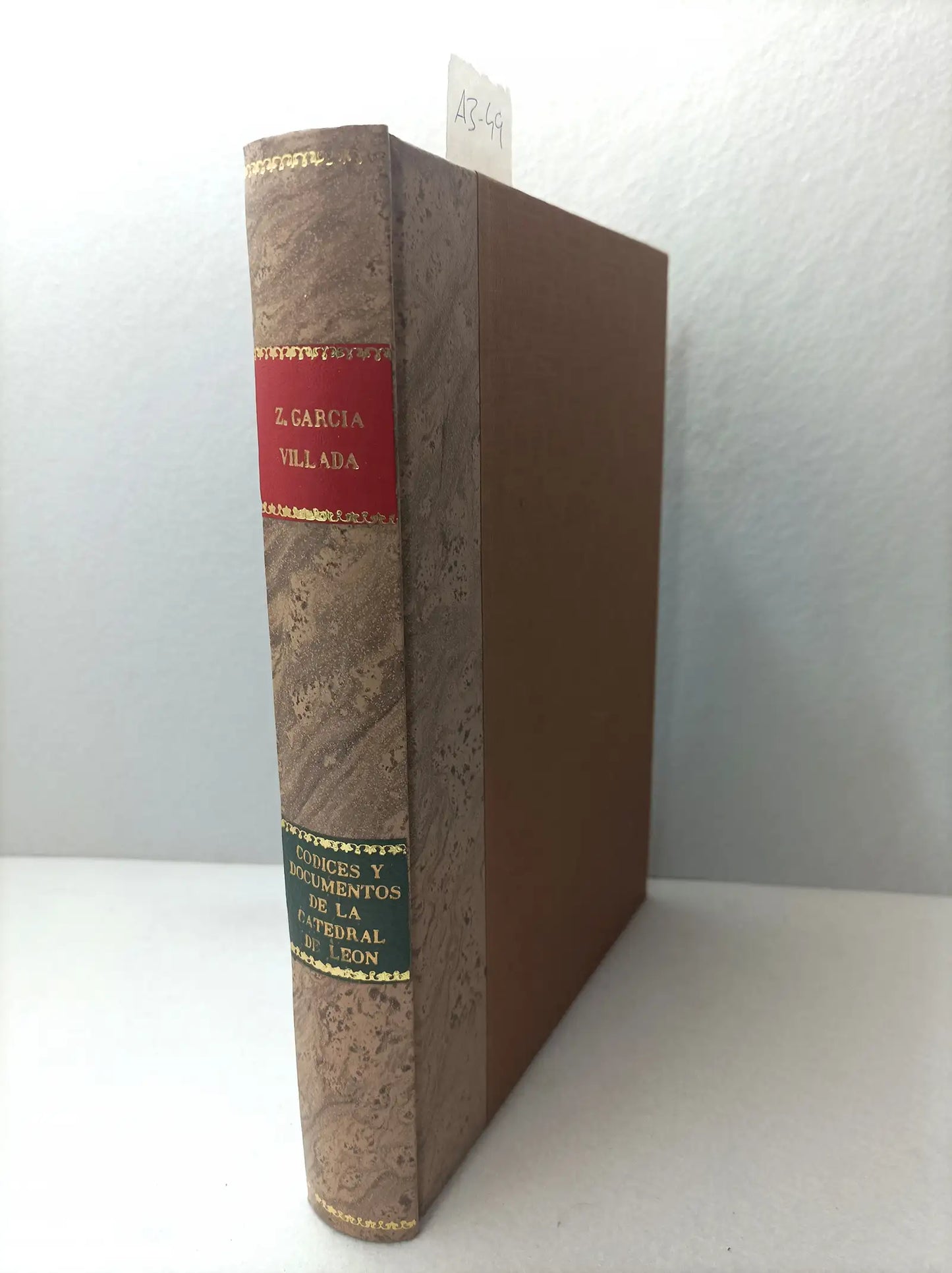 Catálogo de los códices y documentos de la catedral de León.
