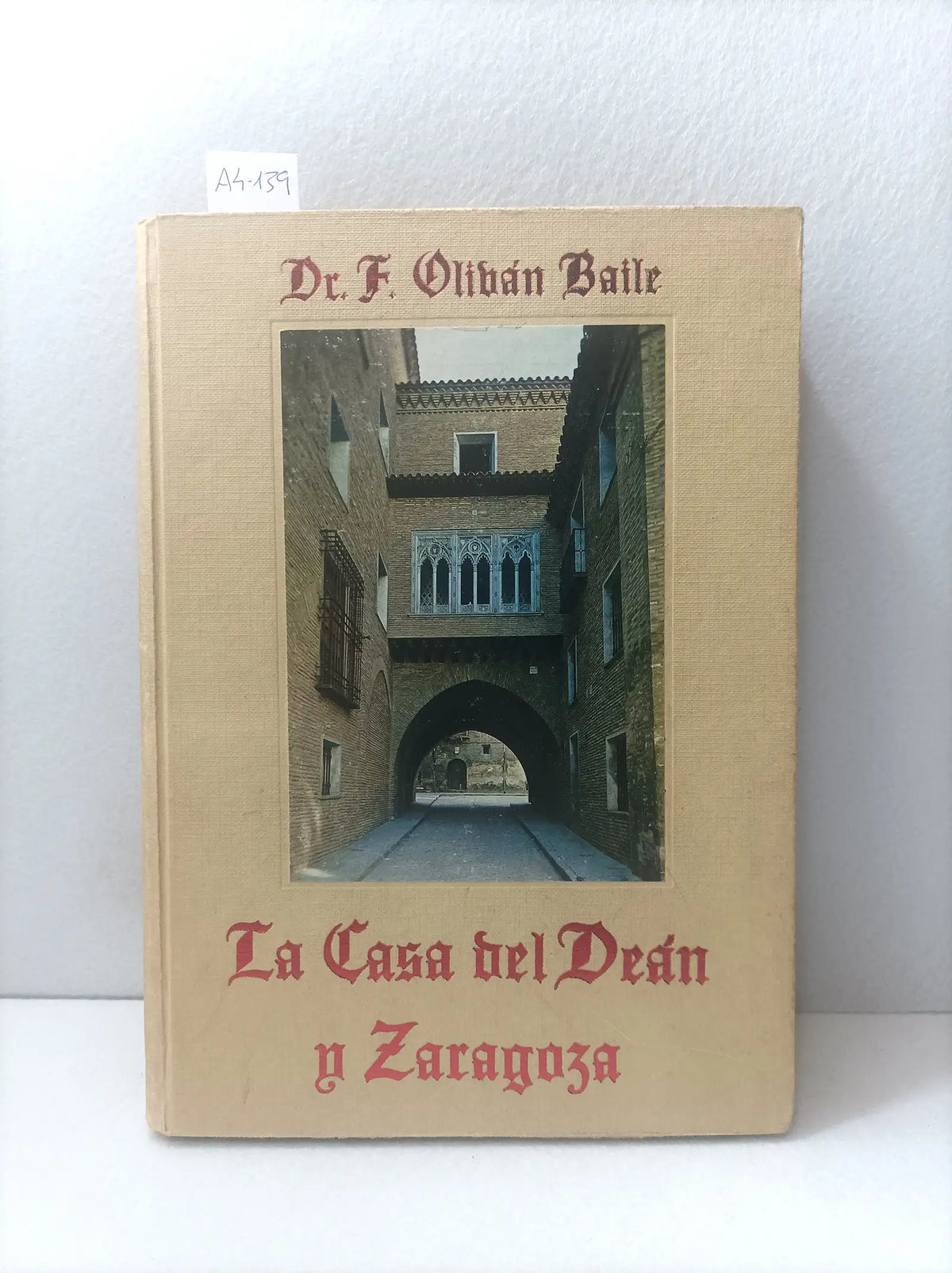 La casa del deán y Zaragoza. — OLIVÁN BAILE, Dr. F.: