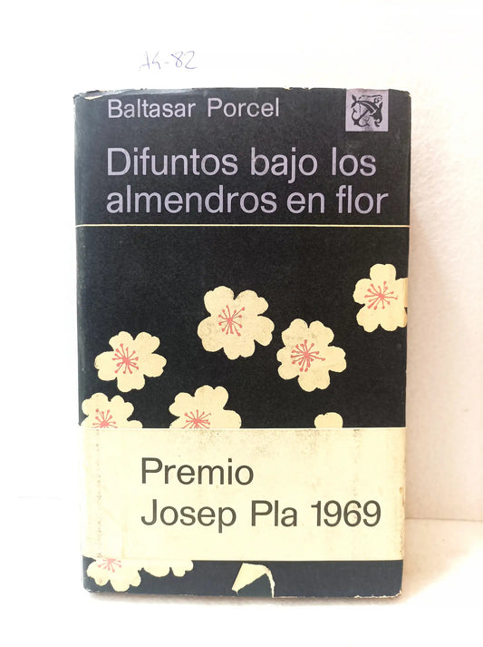 Difuntos bajo los almendros en flor.