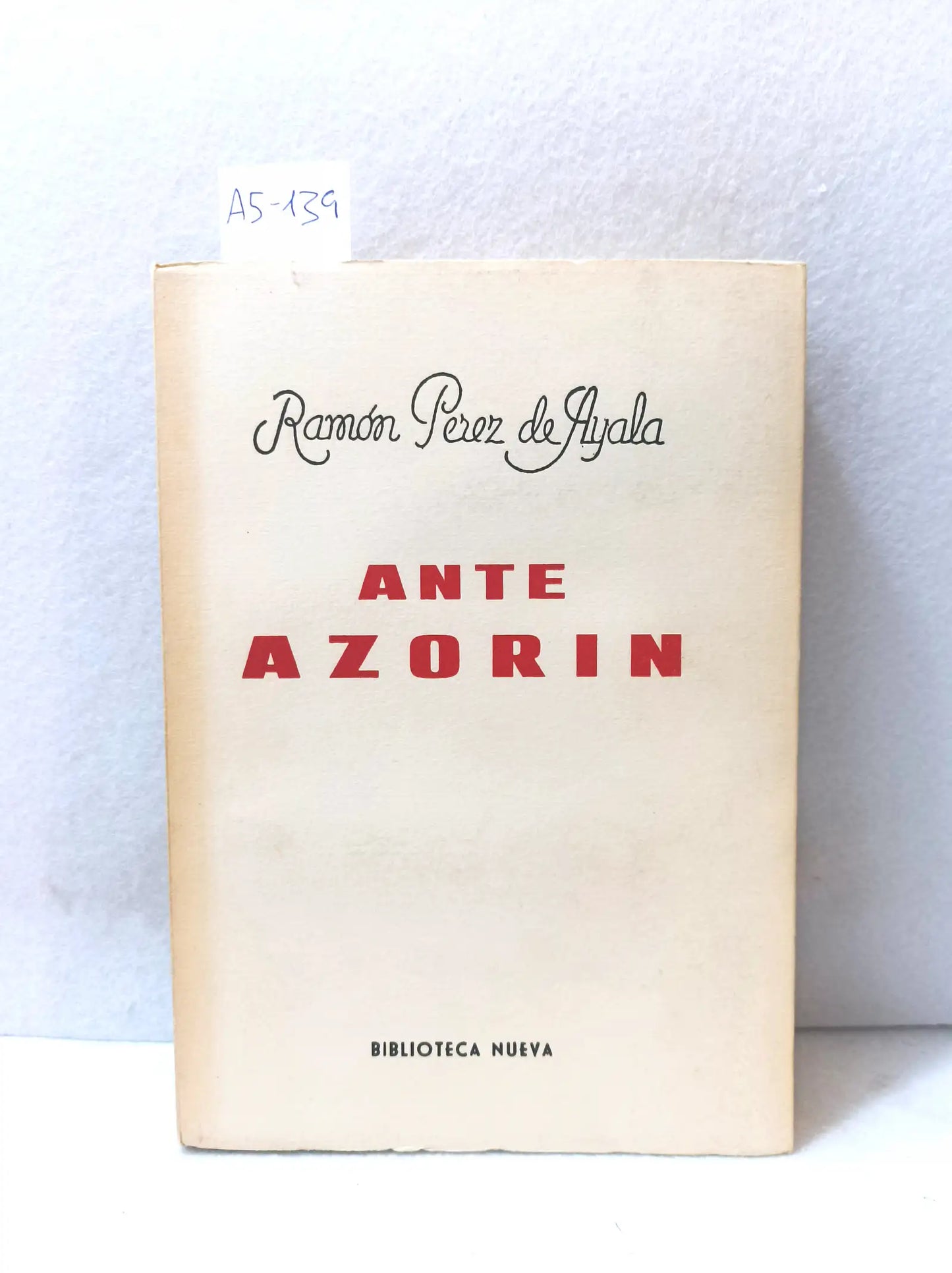 Ante Azorín.