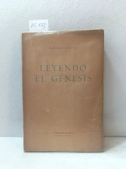 Leyendo el génesis.