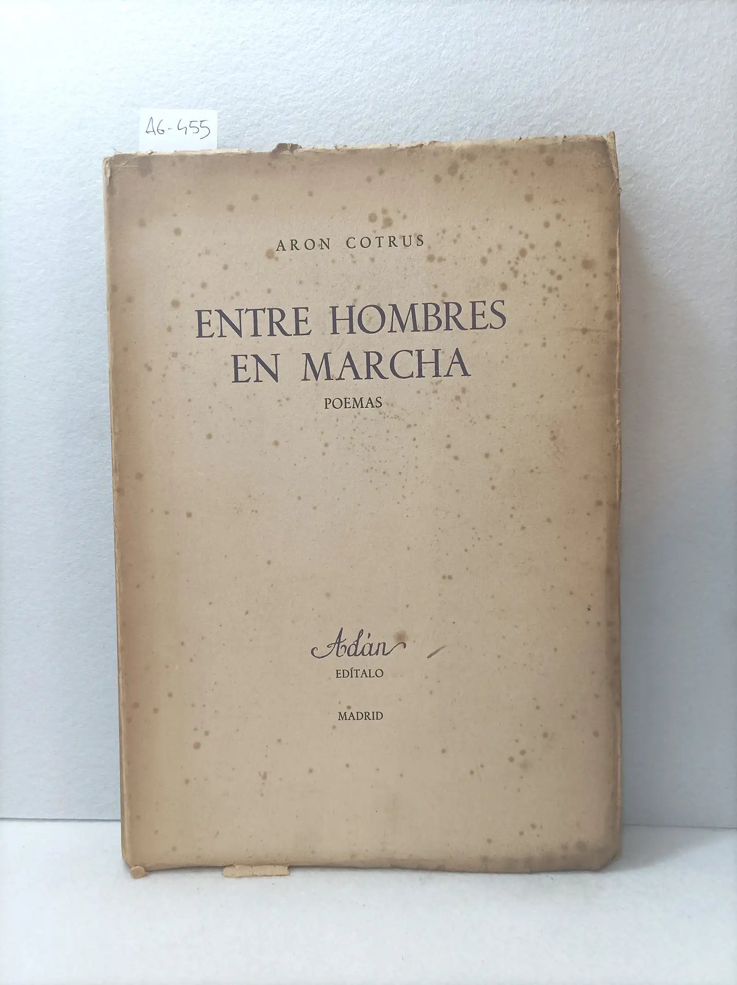 Entre hombres en marcha.
