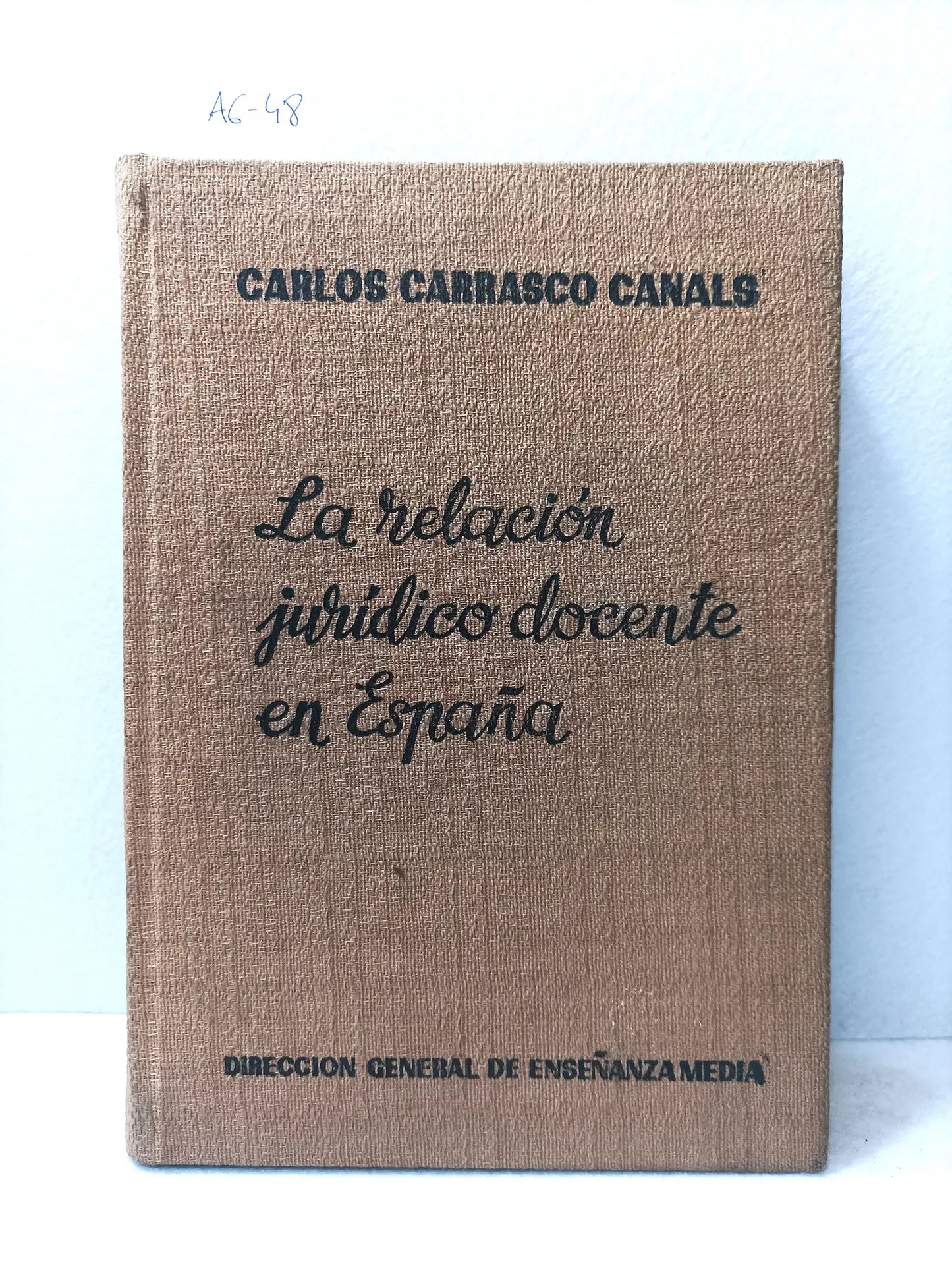 La relación jurídico docente en España.
