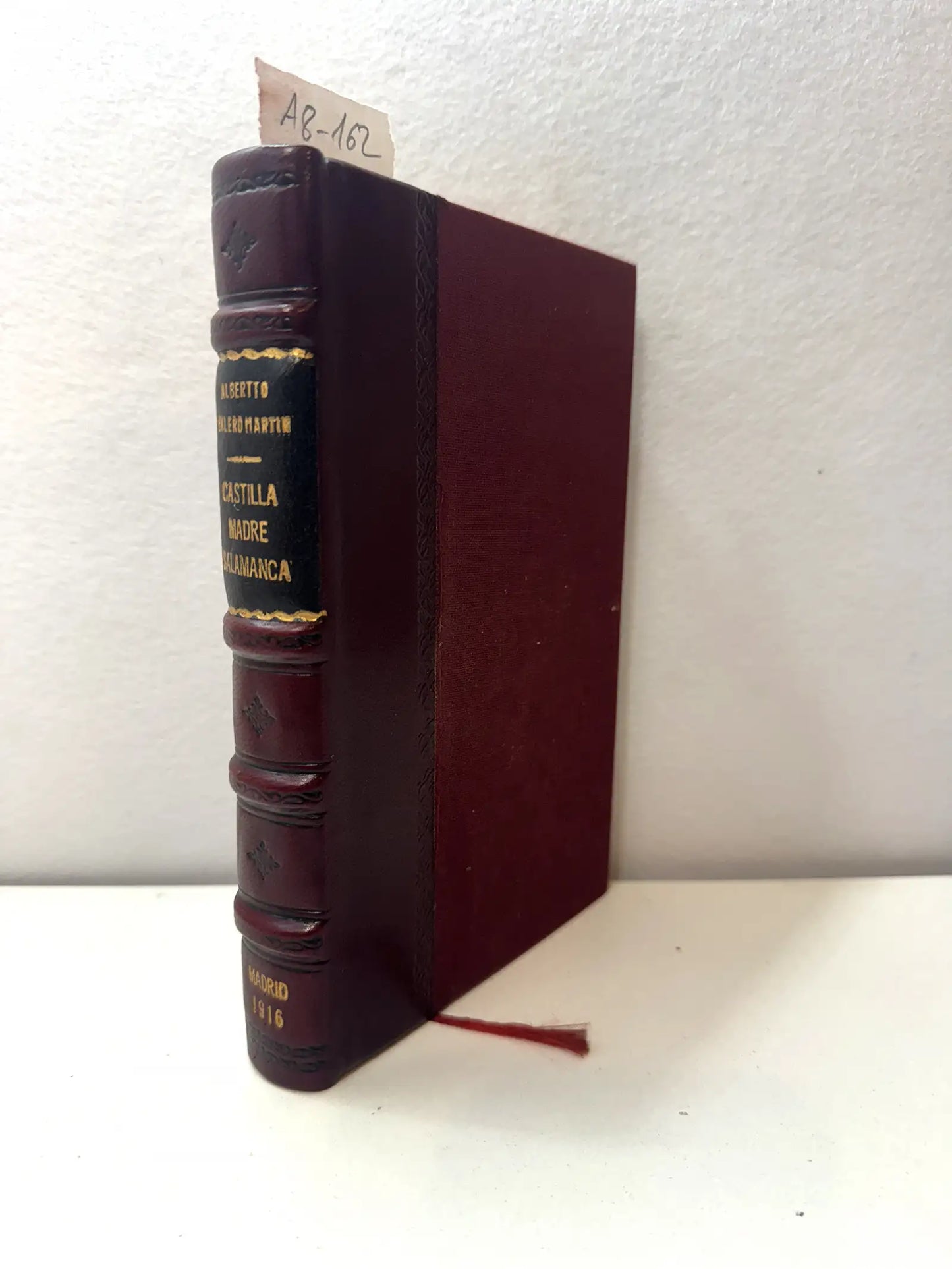 Castilla madre Salamanca (de la tierra, de las piedras y de los hombres). Versos de Don Miguel de Unamuno, de Gregorio Martínez Sierra, de Francisco Villaespesa, de Salvador Rueda y de Eduardo Marquina.