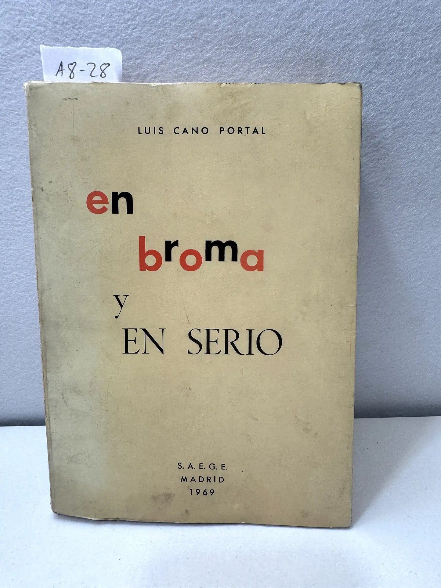 En broma y en serio. Anécdotas castrenses de humor y moral.