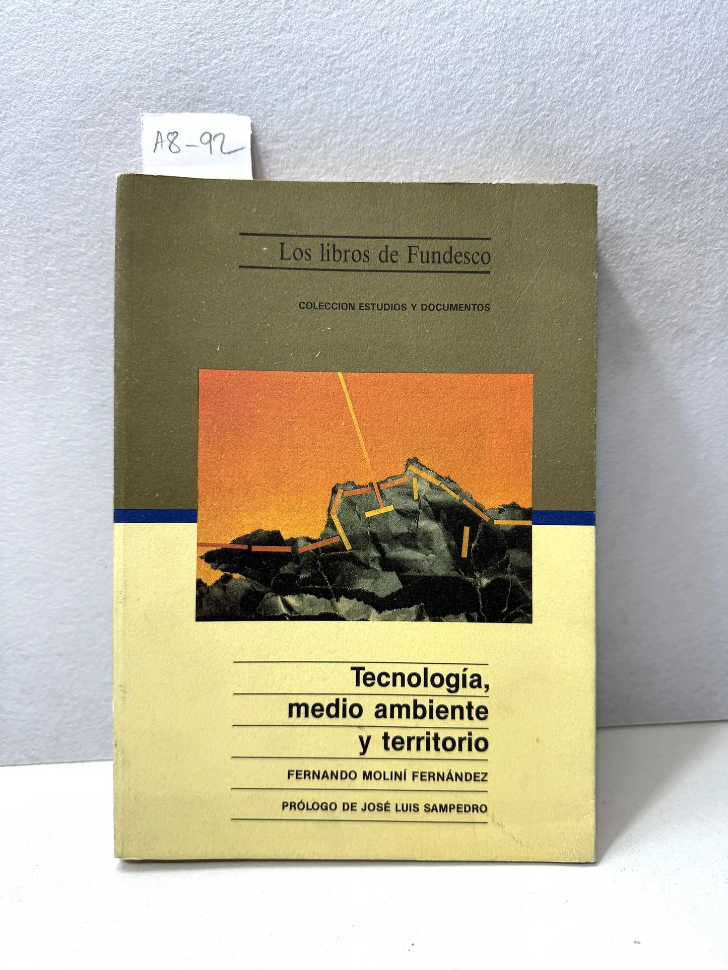 Tecnología, medio ambiente y territorio. La calidad de vida en las concentraciones tecnológicas y zonas rurales. Prólogo de José Luis Sampedro.