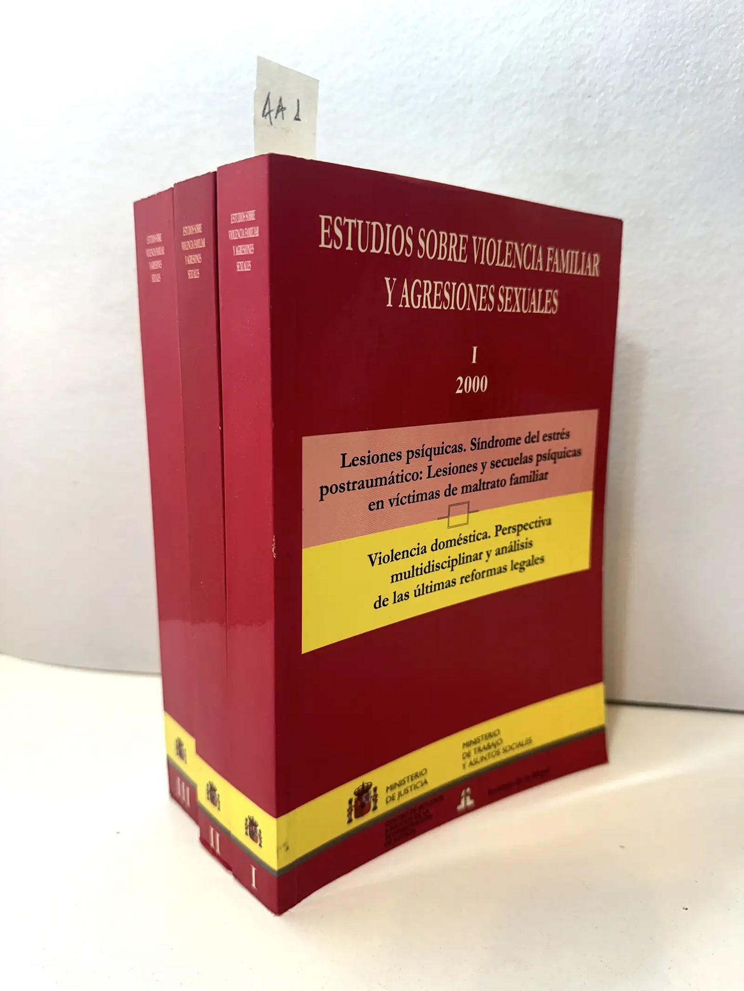 Estudios sobre Violencia Familiar y Agresiones Sexuales. (3 volúmenes).
