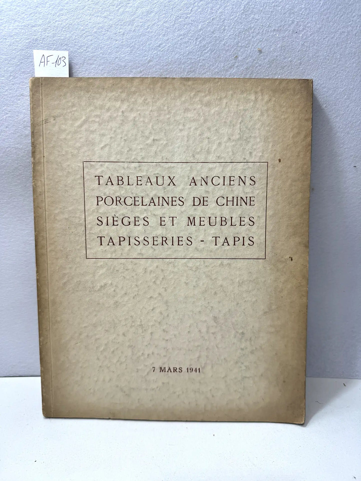 Tableaux anciens. Porcelaines de chine. Sièges et meubles. Tapisseries tapis.