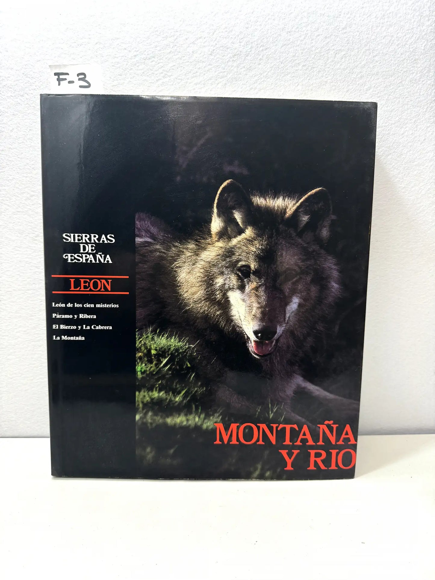 Montaña y río.