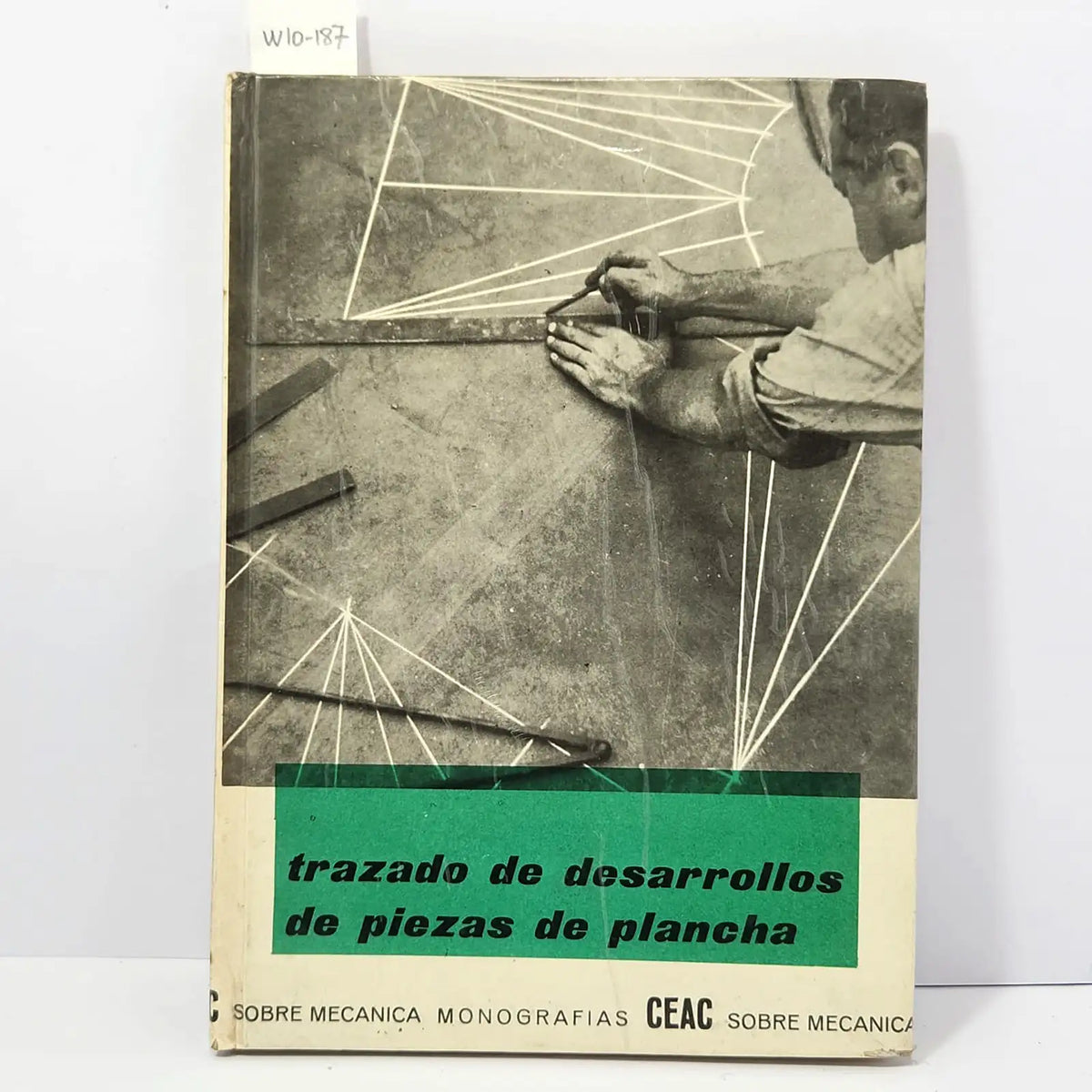 Trazado de desarrollos de piezas de plancha. — SÁENZ de ECHEVARRÍA, José Manuel.