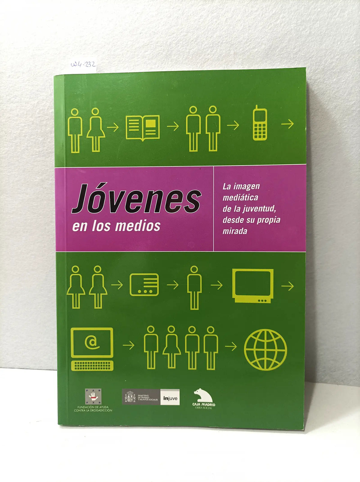 Jóvenes en los medios. — RODRÍGUEZ SAN JULIÁN, Elena; MEGÍAS QUIRÓS, Ignacio.
